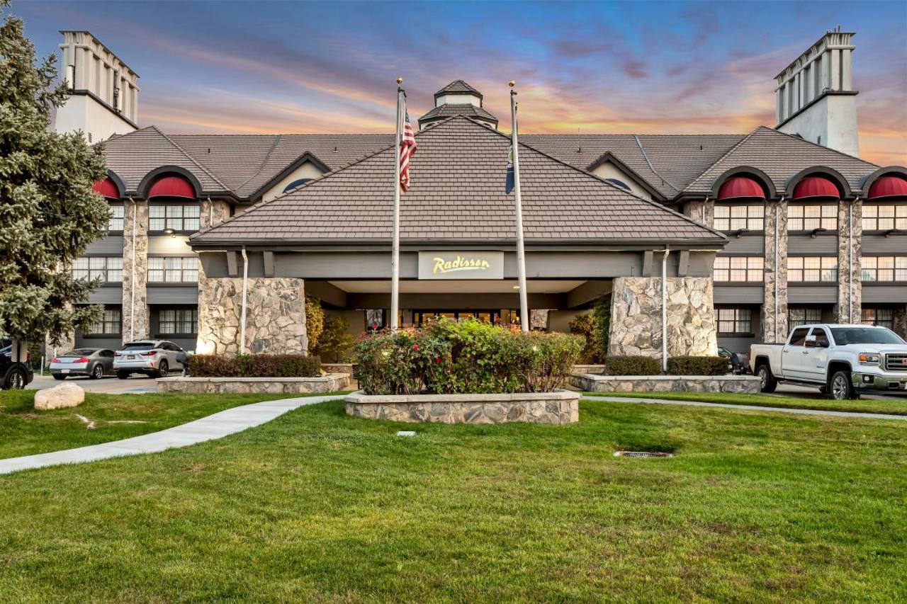Radisson Hotel Salt Lake City Airport Exterior foto